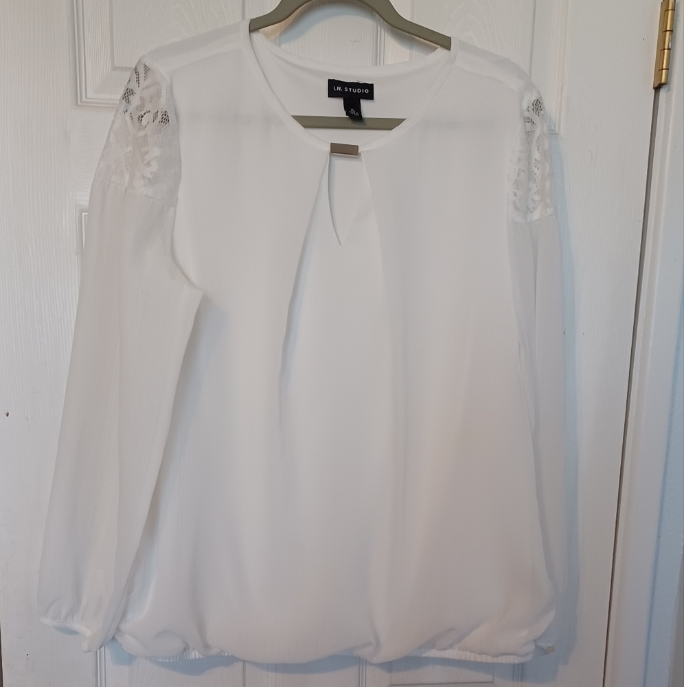 NWOT I.N. Studio blouse, size XL.